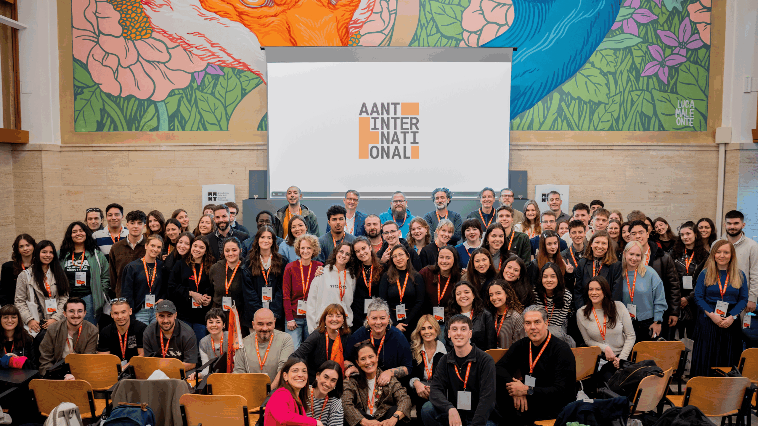 AANT INTERNATIONAL selfie